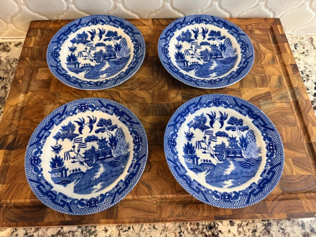 Set of four Blue Willow ceramic bread and butter plates.