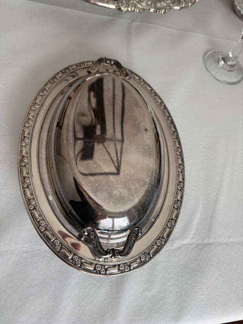 Vintage covered silver plated Oneida dish, park lane with lid.