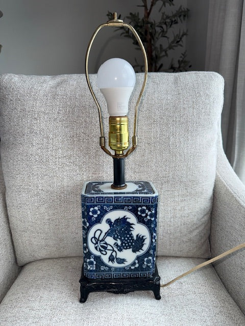 Vintage Chinese blue and white porcelain table lamp featuring a foo dog design.