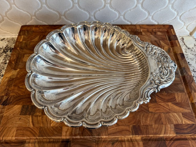 Vintage Silver plate-plated shell shaped tray.