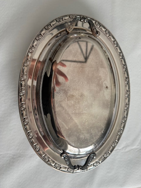 Vintage covered silver plated Oneida dish, park lane with lid.